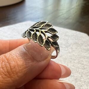 Sterling Silver Leaf Design Size 9 Ring